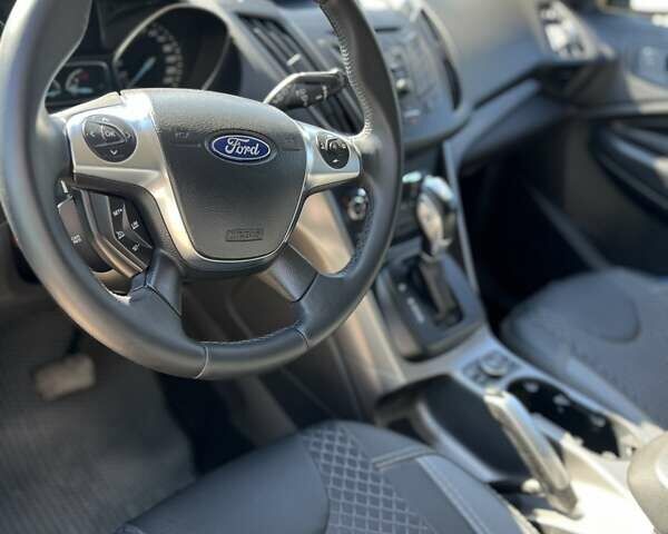 Серый Форд Куга, объемом двигателя 2 л и пробегом 84 тыс. км за 15000 $, фото 4 на Automoto.ua