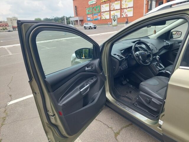 Серый Форд Куга, объемом двигателя 1.6 л и пробегом 176 тыс. км за 10500 $, фото 9 на Automoto.ua