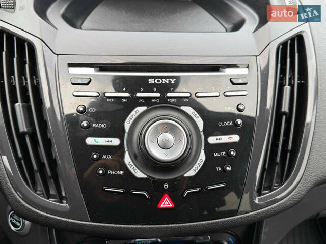 Сірий Форд Куга, об'ємом двигуна 2 л та пробігом 176 тис. км за 14500 $, фото 57 на Automoto.ua