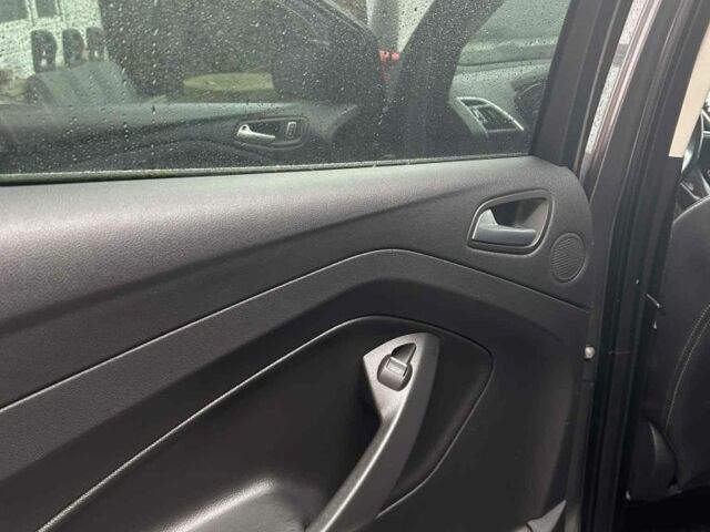 Сірий Форд Куга, об'ємом двигуна 1.6 л та пробігом 172 тис. км за 8000 $, фото 16 на Automoto.ua