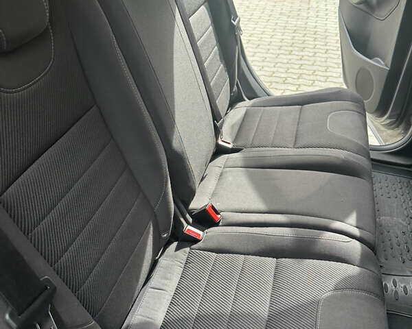 Сірий Форд Куга, об'ємом двигуна 2 л та пробігом 84 тис. км за 13700 $, фото 4 на Automoto.ua