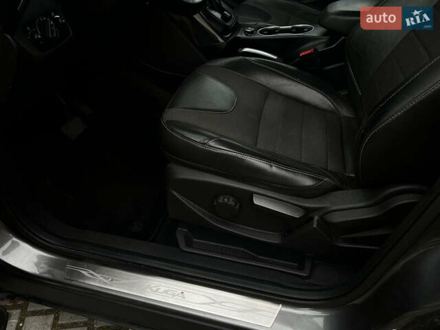 Серый Форд Куга, объемом двигателя 2 л и пробегом 219 тыс. км за 11750 $, фото 26 на Automoto.ua