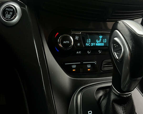 Серый Форд Куга, объемом двигателя 2 л и пробегом 219 тыс. км за 11750 $, фото 42 на Automoto.ua