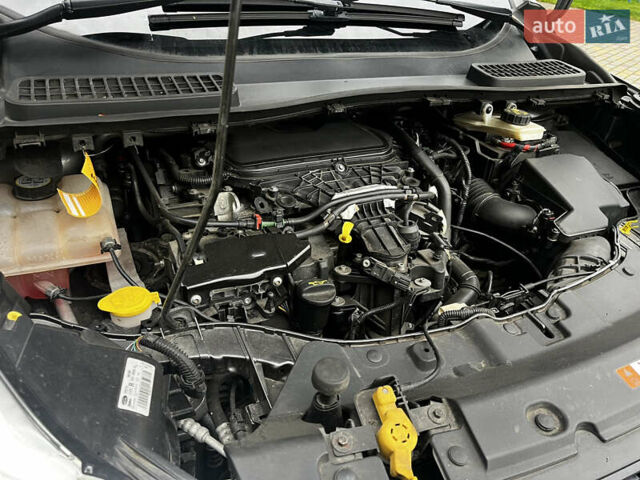 Серый Форд Куга, объемом двигателя 2 л и пробегом 219 тыс. км за 11750 $, фото 51 на Automoto.ua
