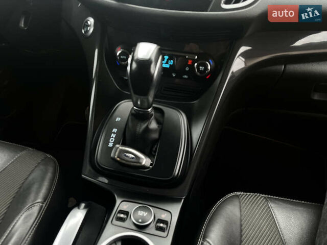 Серый Форд Куга, объемом двигателя 2 л и пробегом 219 тыс. км за 11750 $, фото 40 на Automoto.ua