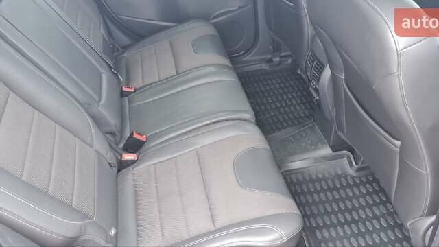 Серый Форд Куга, объемом двигателя 2 л и пробегом 197 тыс. км за 12950 $, фото 14 на Automoto.ua