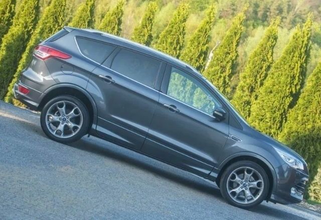 Серый Форд Куга, объемом двигателя 2 л и пробегом 170 тыс. км за 9100 $, фото 6 на Automoto.ua