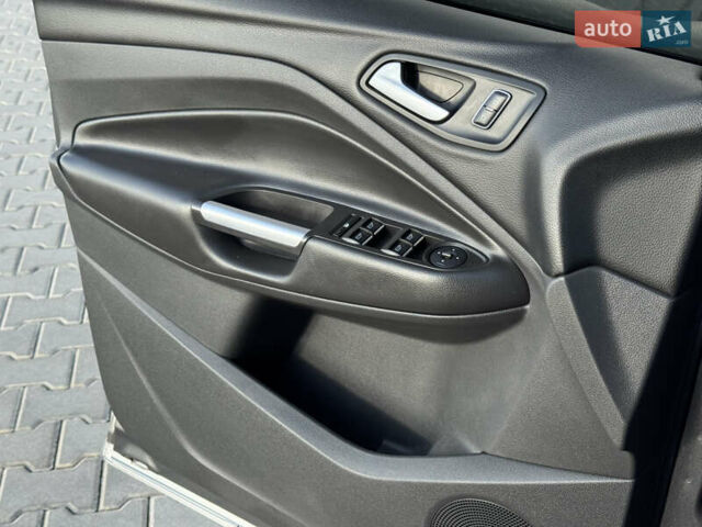 Форд Куга 2015 в Николаеве на Automoto.ua Серый Форд Куга, объемом двигателя 2 л и пробегом 174 тыс. км за 12900 $, фото 17 на Automoto.ua
