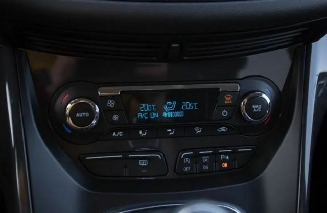 Серый Форд Куга, объемом двигателя 2 л и пробегом 170 тыс. км за 9100 $, фото 19 на Automoto.ua