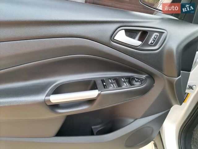 Серый Форд Куга, объемом двигателя 2 л и пробегом 107 тыс. км за 15000 $, фото 24 на Automoto.ua