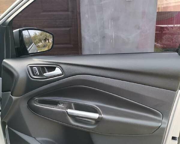 Серый Форд Куга, объемом двигателя 2 л и пробегом 107 тыс. км за 15000 $, фото 27 на Automoto.ua