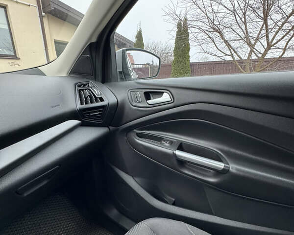 Сірий Форд Куга, об'ємом двигуна 2 л та пробігом 228 тис. км за 13950 $, фото 21 на Automoto.ua