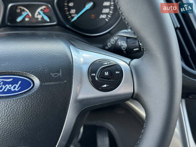 Форд Куга 2015 в Николаеве на Automoto.ua Серый Форд Куга, объемом двигателя 2 л и пробегом 174 тыс. км за 12900 $, фото 16 на Automoto.ua