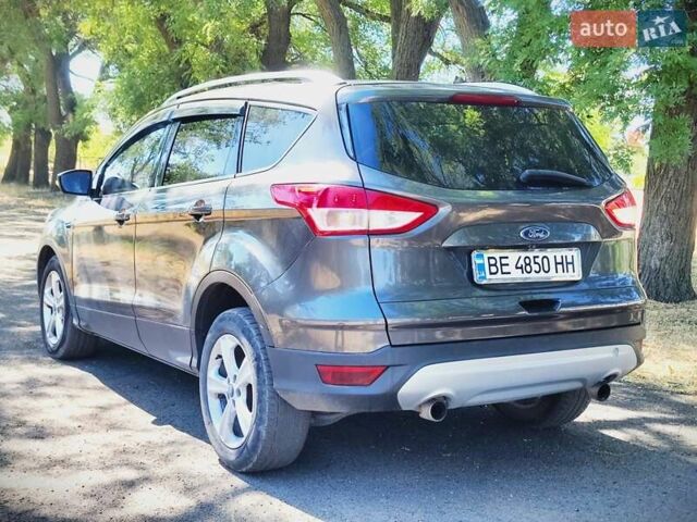 Серый Форд Куга, объемом двигателя 2 л и пробегом 203 тыс. км за 12999 $, фото 4 на Automoto.ua