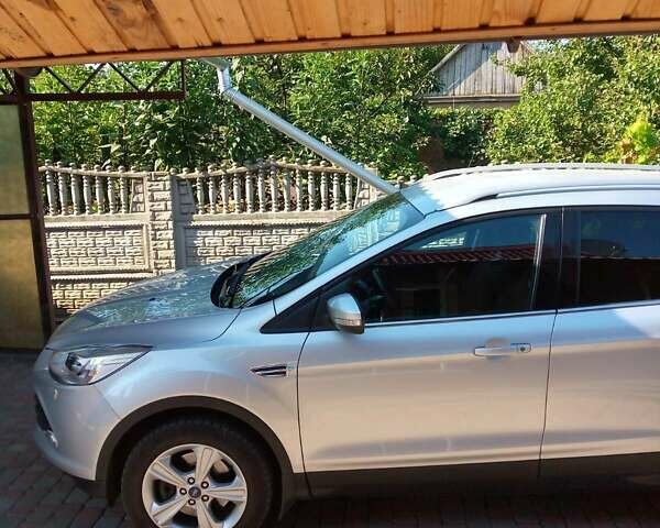 Серый Форд Куга, объемом двигателя 2 л и пробегом 76 тыс. км за 15300 $, фото 9 на Automoto.ua