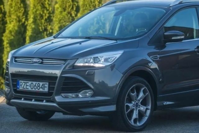 Серый Форд Куга, объемом двигателя 2 л и пробегом 170 тыс. км за 9100 $, фото 3 на Automoto.ua