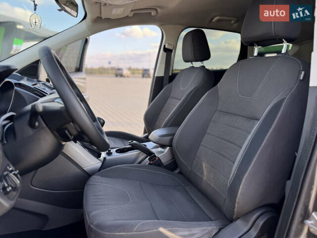 Форд Куга 2015 в Николаеве на Automoto.ua Серый Форд Куга, объемом двигателя 2 л и пробегом 174 тыс. км за 12900 $, фото 12 на Automoto.ua