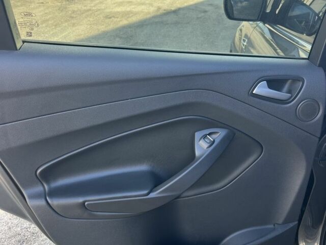 Серый Форд Куга, объемом двигателя 2 л и пробегом 199 тыс. км за 13000 $, фото 15 на Automoto.ua