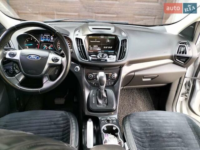 Серый Форд Куга, объемом двигателя 2 л и пробегом 107 тыс. км за 15000 $, фото 12 на Automoto.ua