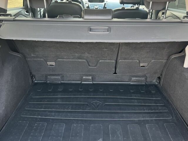 Серый Форд Куга, объемом двигателя 2 л и пробегом 199 тыс. км за 13000 $, фото 13 на Automoto.ua