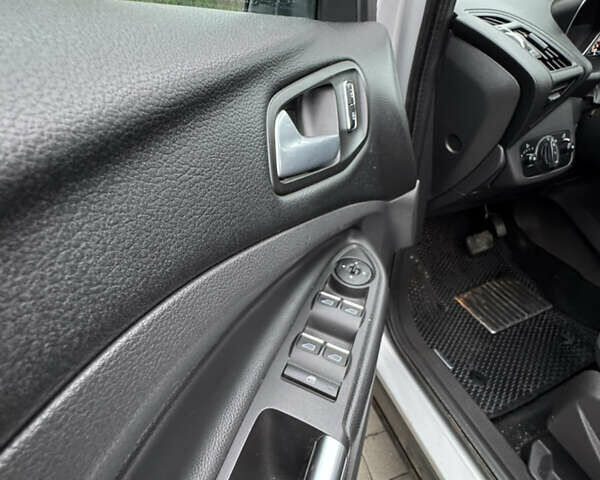 Сірий Форд Куга, об'ємом двигуна 2 л та пробігом 228 тис. км за 13950 $, фото 17 на Automoto.ua