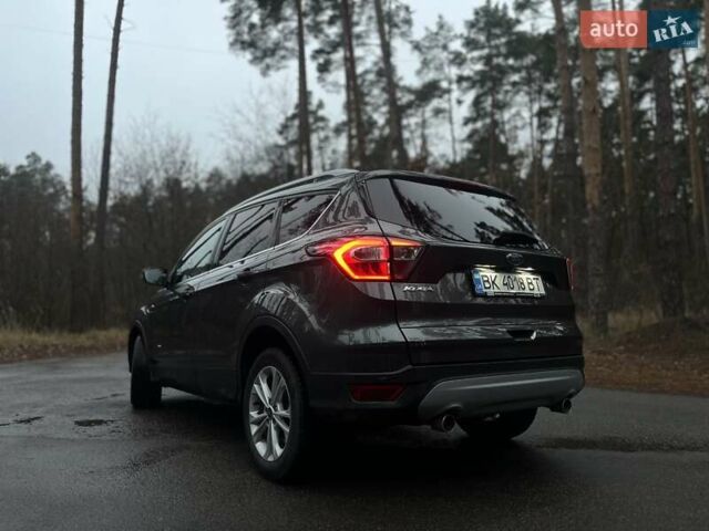 Сірий Форд Куга, об'ємом двигуна 2 л та пробігом 199 тис. км за 16300 $, фото 6 на Automoto.ua