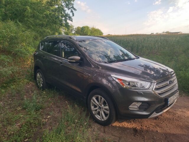Сірий Форд Куга, об'ємом двигуна 1.5 л та пробігом 39 тис. км за 15700 $, фото 2 на Automoto.ua