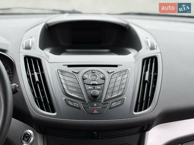 Серый Форд Куга, объемом двигателя 2 л и пробегом 130 тыс. км за 14800 $, фото 42 на Automoto.ua