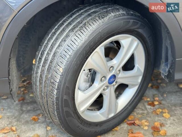 Серый Форд Куга, объемом двигателя 1.5 л и пробегом 180 тыс. км за 11800 $, фото 13 на Automoto.ua