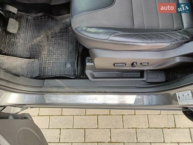 Серый Форд Куга, объемом двигателя 2 л и пробегом 140 тыс. км за 16500 $, фото 15 на Automoto.ua