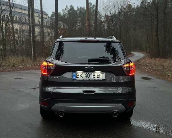 Сірий Форд Куга, об'ємом двигуна 2 л та пробігом 199 тис. км за 16300 $, фото 5 на Automoto.ua