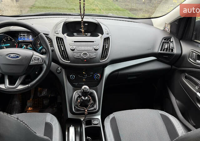 Серый Форд Куга, объемом двигателя 2 л и пробегом 221 тыс. км за 14700 $, фото 7 на Automoto.ua