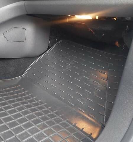 Сірий Форд Куга, об'ємом двигуна 2 л та пробігом 130 тис. км за 15500 $, фото 63 на Automoto.ua