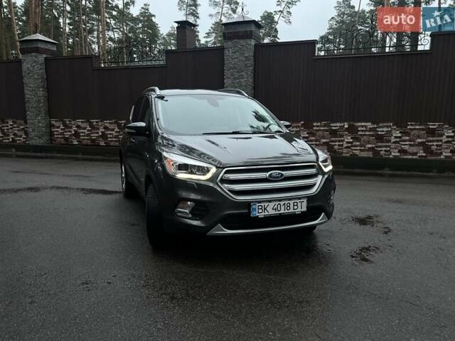 Сірий Форд Куга, об'ємом двигуна 2 л та пробігом 199 тис. км за 16300 $, фото 2 на Automoto.ua