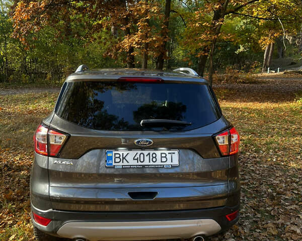 Форд Куга 2016 в Киеве на Automoto.ua Серый Форд Куга, объемом двигателя 2 л и пробегом 198 тыс. км за 17599 $, фото 2 на Automoto.ua