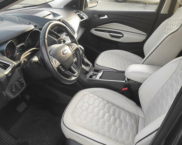 Форд Куга 2016 у Львові на Automoto.ua Сірий Форд Куга, об'ємом двигуна 2 л та пробігом 173 тис. км за 20000 $, фото 6 на Automoto.ua