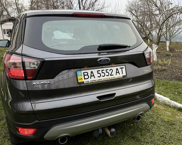 Серый Форд Куга, объемом двигателя 2 л и пробегом 221 тыс. км за 14700 $, фото 4 на Automoto.ua