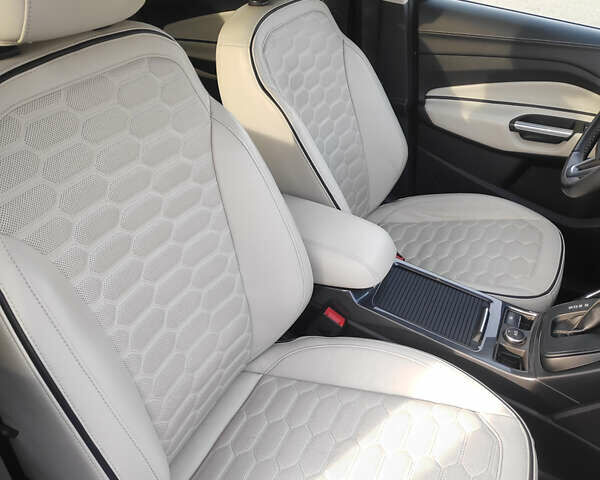 Форд Куга 2016 у Львові на Automoto.ua Сірий Форд Куга, об'ємом двигуна 2 л та пробігом 173 тис. км за 20000 $, фото 8 на Automoto.ua