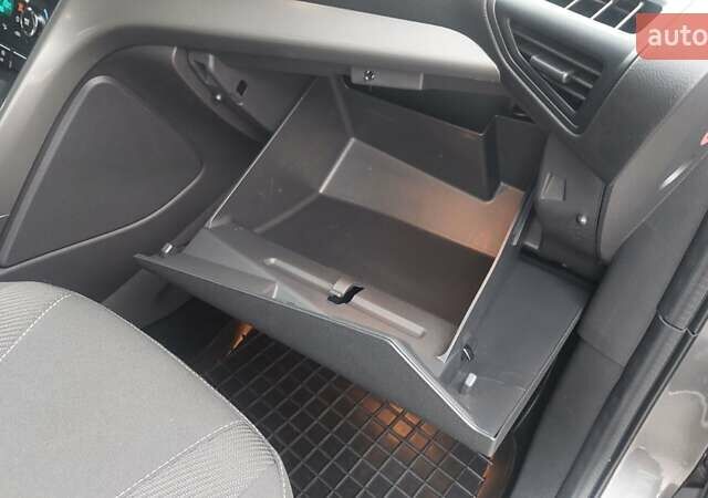 Сірий Форд Куга, об'ємом двигуна 2 л та пробігом 130 тис. км за 15500 $, фото 56 на Automoto.ua