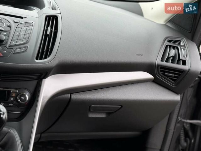 Серый Форд Куга, объемом двигателя 2 л и пробегом 130 тыс. км за 14800 $, фото 47 на Automoto.ua