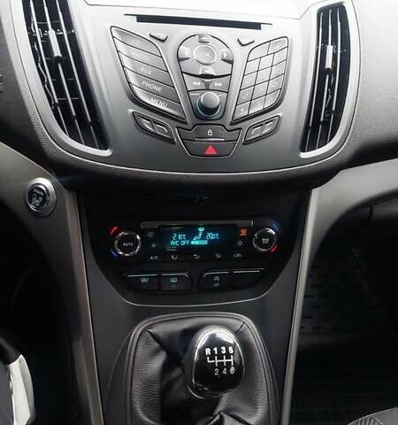 Серый Форд Куга, объемом двигателя 2 л и пробегом 130 тыс. км за 14850 $, фото 28 на Automoto.ua