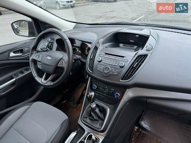 Серый Форд Куга, объемом двигателя 1.5 л и пробегом 94 тыс. км за 12800 $, фото 17 на Automoto.ua