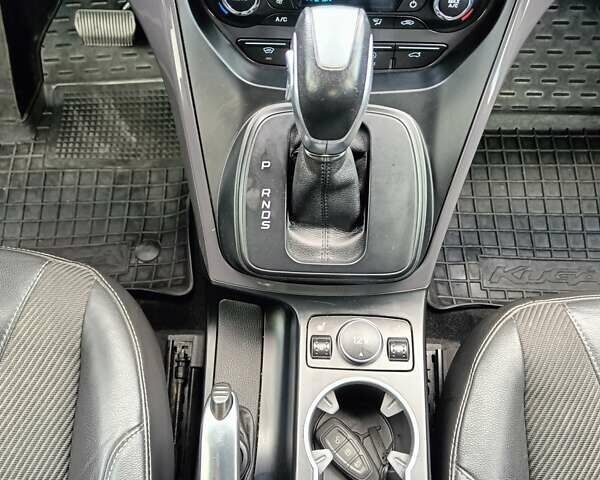 Серый Форд Куга, объемом двигателя 2 л и пробегом 140 тыс. км за 16500 $, фото 56 на Automoto.ua