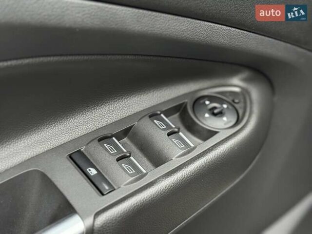 Серый Форд Куга, объемом двигателя 2 л и пробегом 130 тыс. км за 14800 $, фото 52 на Automoto.ua