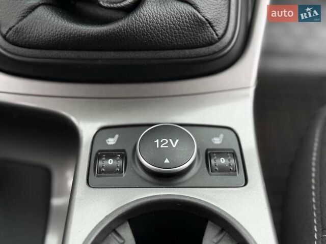 Серый Форд Куга, объемом двигателя 2 л и пробегом 130 тыс. км за 14800 $, фото 46 на Automoto.ua