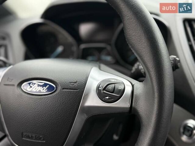 Серый Форд Куга, объемом двигателя 2 л и пробегом 130 тыс. км за 14800 $, фото 45 на Automoto.ua