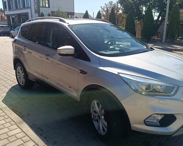 Серый Форд Куга, объемом двигателя 2 л и пробегом 147 тыс. км за 17900 $, фото 6 на Automoto.ua