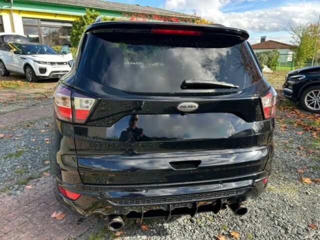 Форд Куга 2017 в Черновцах на Automoto.ua Серый Форд Куга, объемом двигателя 2 л и пробегом 61 тыс. км за 12400 $, фото 3 на Automoto.ua