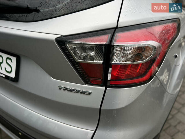 Серый Форд Куга, объемом двигателя 2 л и пробегом 189 тыс. км за 16500 $, фото 7 на Automoto.ua