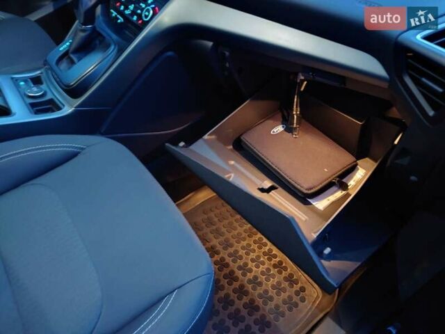 Серый Форд Куга, объемом двигателя 2 л и пробегом 95 тыс. км за 16900 $, фото 31 на Automoto.ua